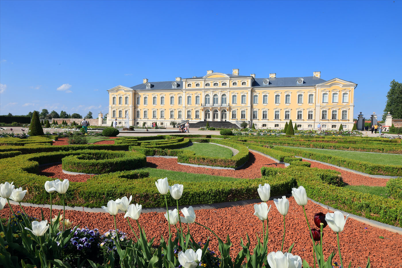 Barockgarten vor dem Schloss Rundāle 