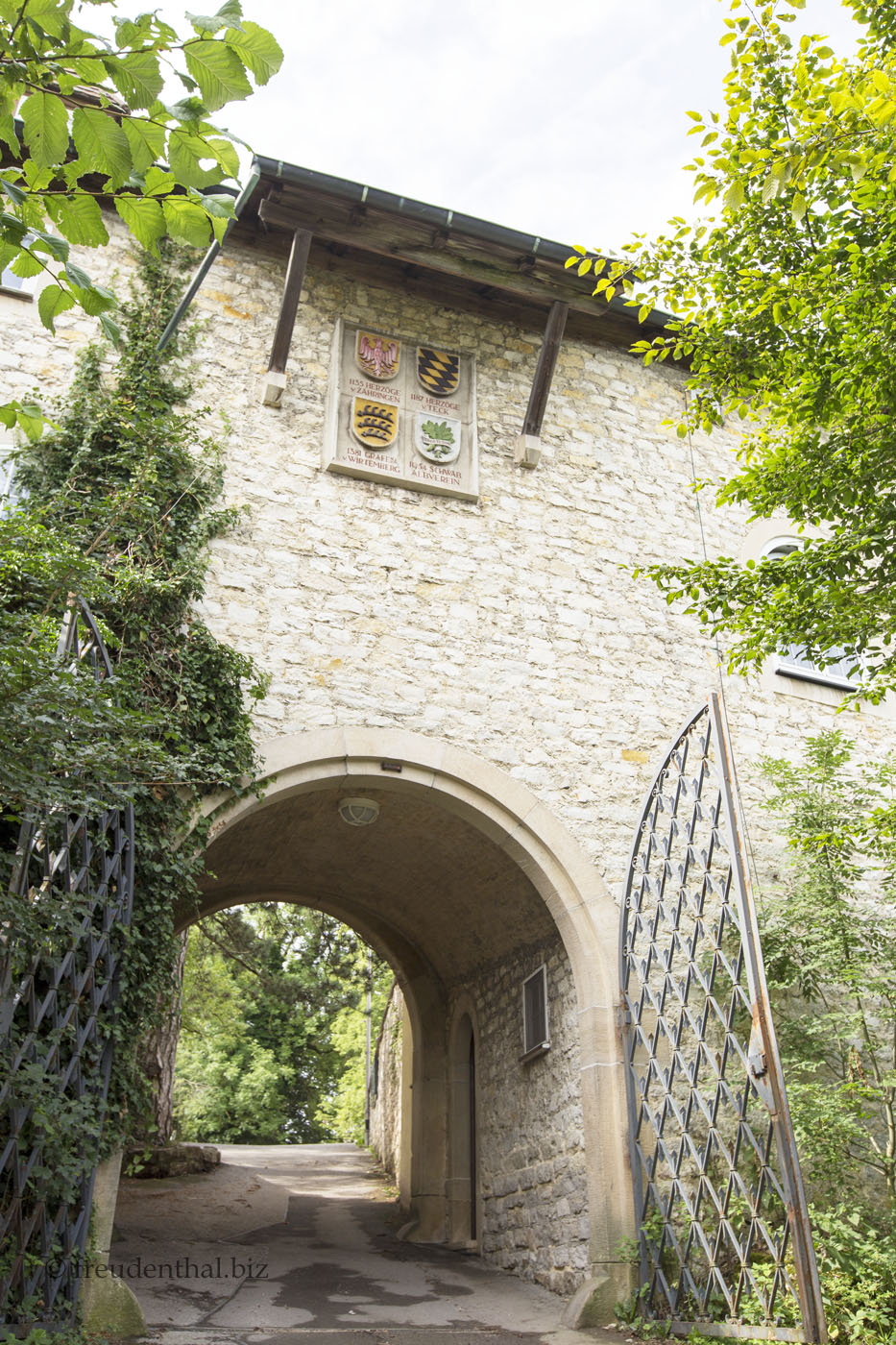 Eingang in den Innenhof der Burg Teck