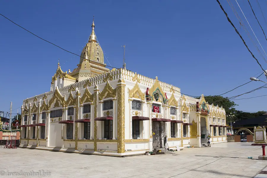 die Botataung Pagode von Yangon