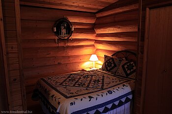 unser kleines Doppelbett in der Wells Gray Guest Ranch