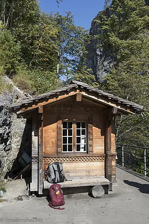 Holzhaus am Eingang der Aareschlucht