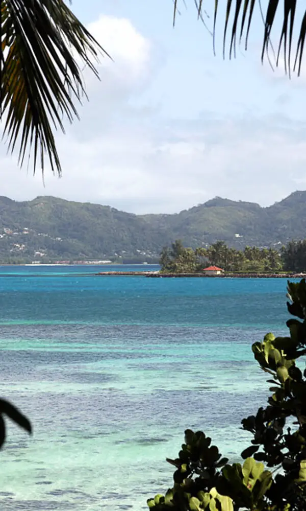 Blick nach Sainte Anne und Mahé