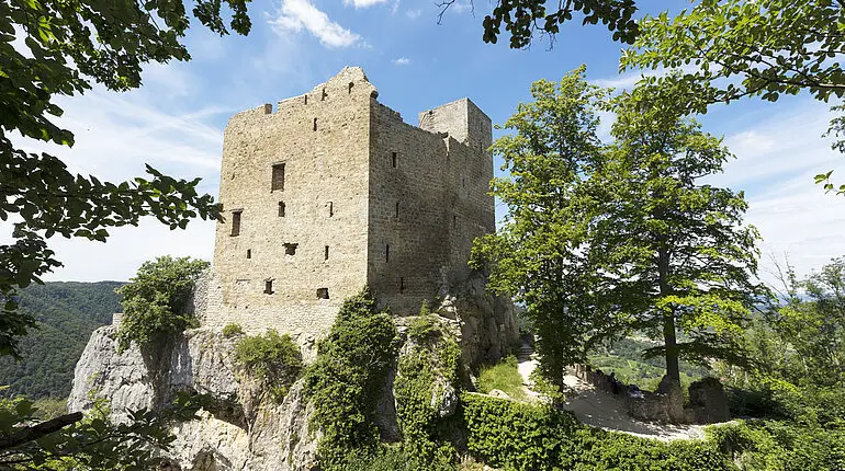 Bergfried der Burgruine Reußenstein