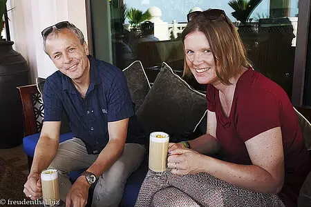 Anne und Lars genießen den Nachmittag im Jumeirah Resort