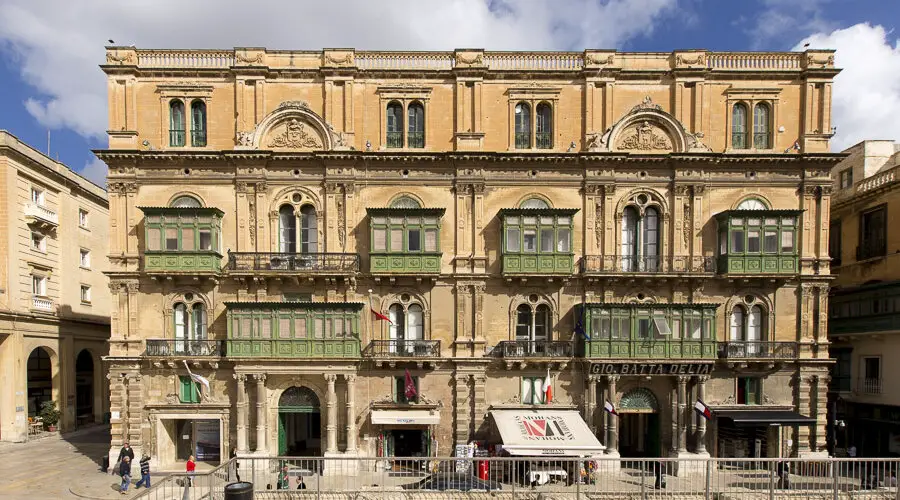 Palazzo mit typisch maltesischen Balkonen