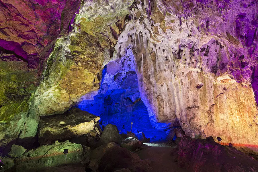 Lichtspiele in der Nebelhöhle