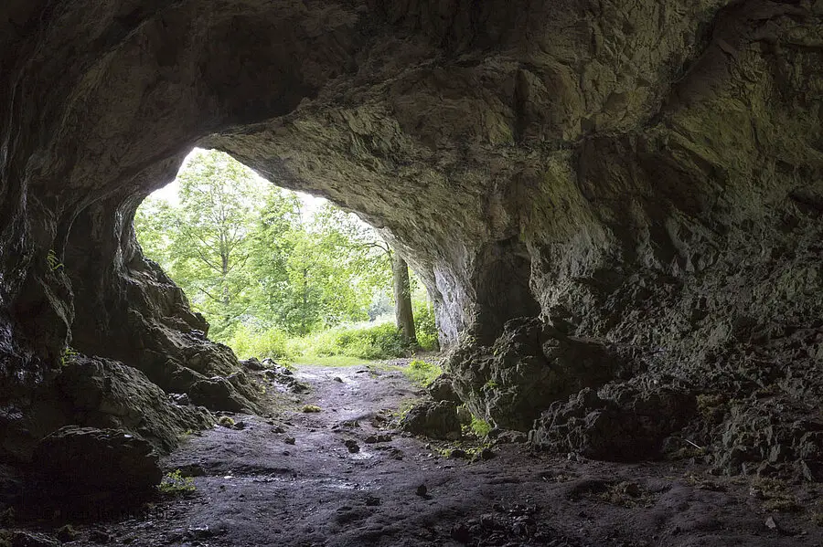 In der Höhle Hohlenstein