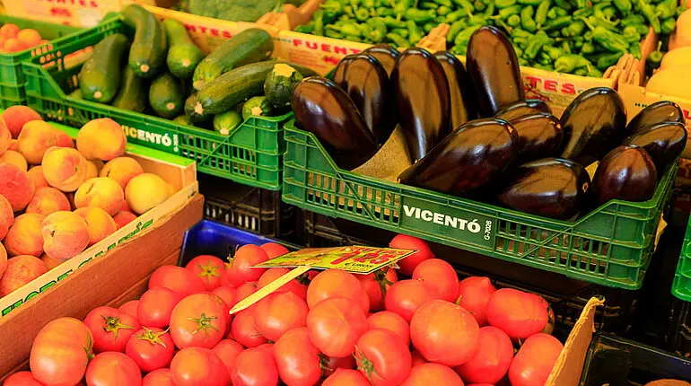 ein Obst- und Gemüsestand im Mercado de Abastos