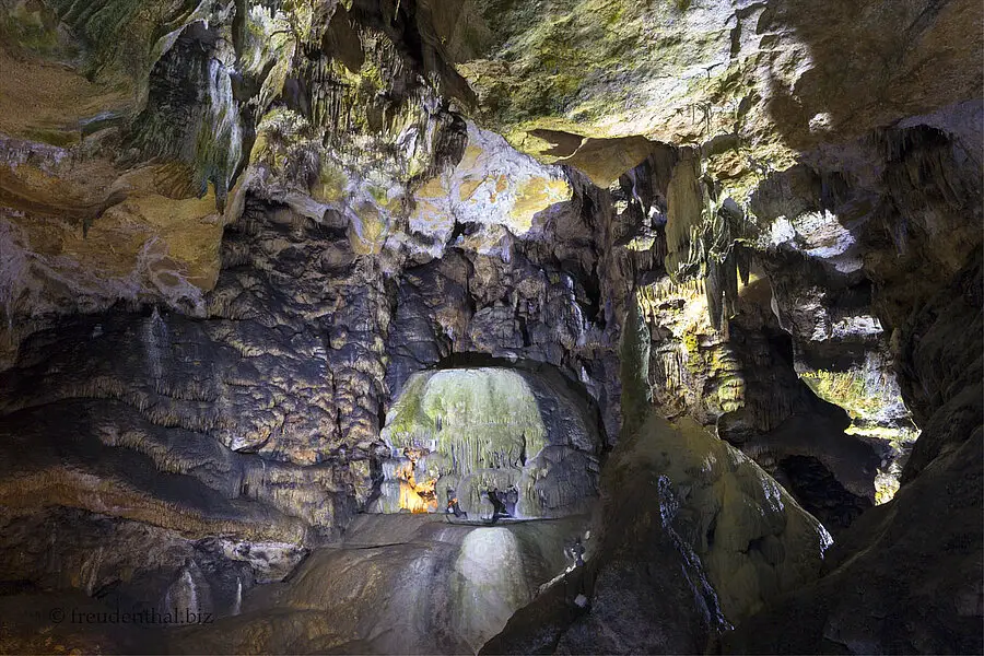 Rundgang durch die Tropfsteinhöhle