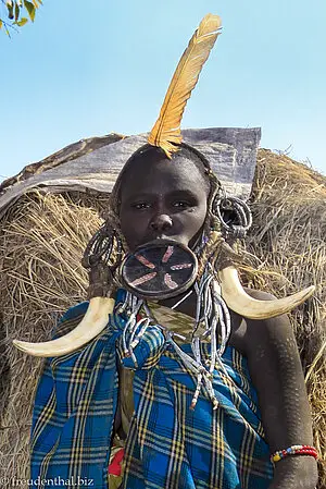 Dekorative Mursi-Frau mit Tellerlippen