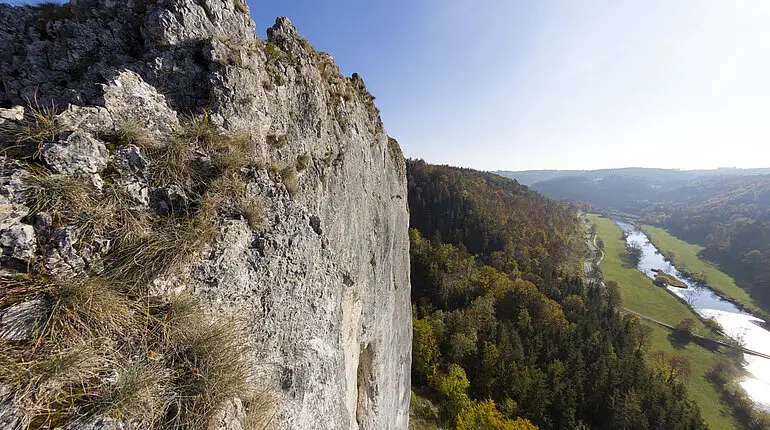 Steilwand des Rabenfelsens