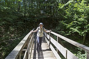 Auf der Brücke über den Riesbach