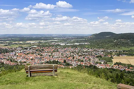 Aussicht von Vulkankrater Limburg auf Weilheim