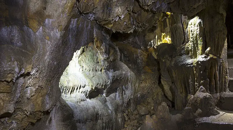 Tropfsteine in der Schertelshöhle