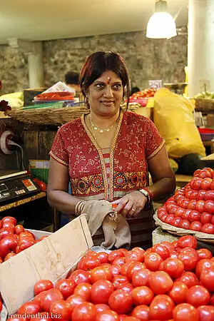 Verkäuferin auf dem Markt von Port Louis