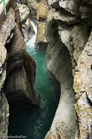 Die Breitachklamm formt den Felsen