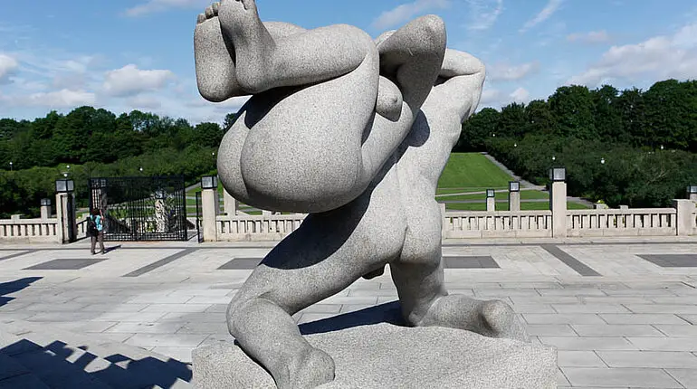 Mann und Frau im Vigeland-Skulpturenpark