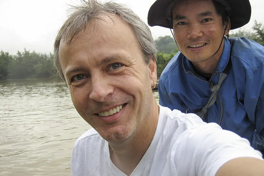 Lars mit Mahout beim Elefantenbad