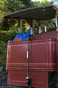 Der nachgebaute Holzwagen der Reichenbachfall-Bahn