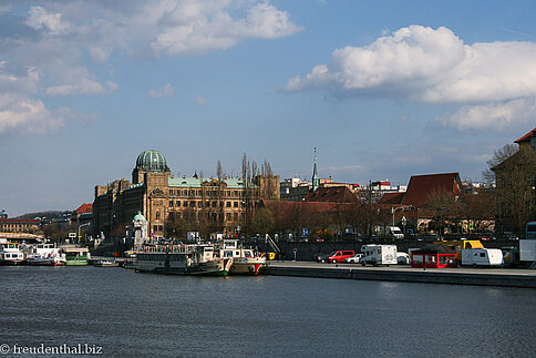 Anlegestelle unterhalb der Karlsbrücke (nahe Rudolfinum)