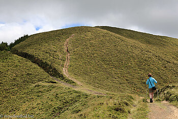 Annette auf dem Weg zum Pico das Eguas