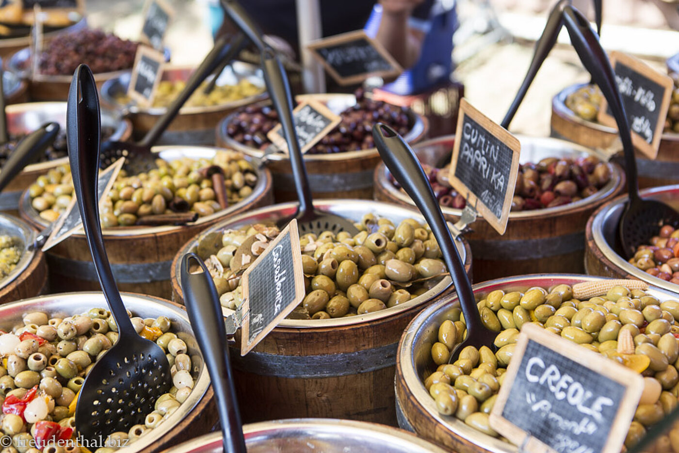 Oliven auf dem Markt von Saint-Pierre