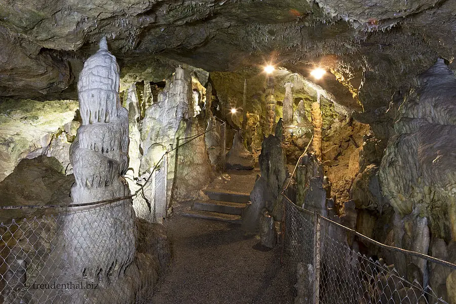 Tropfsteinsäule der Nebelhöhle