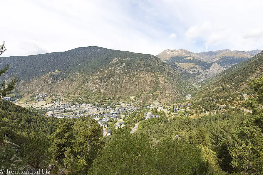 Ausblick auf Encamp - Camino les Pardines