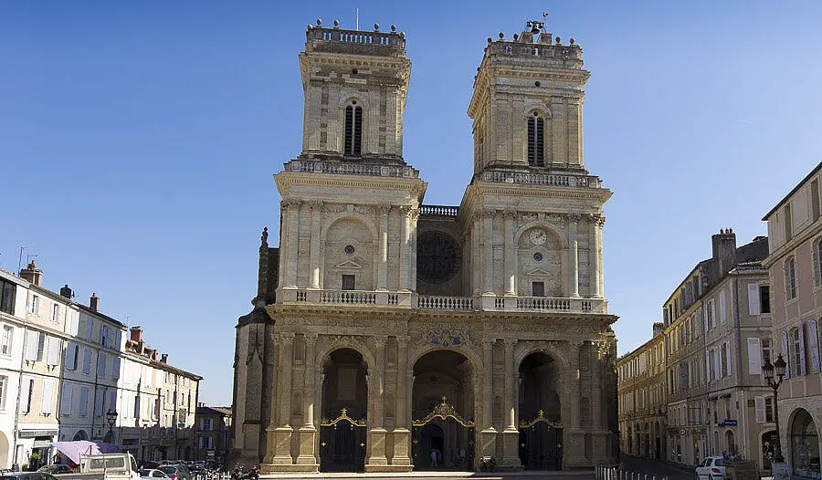 die Kathedrale Sainte-Marie am Place de la Republic von Auch