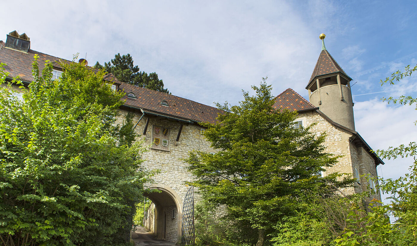 Die Burg Teck liegt zwischen Bissingen und Owen